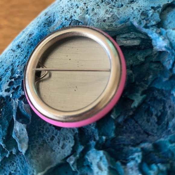 Billabong | Y2K Accessory Pin - Picture 3 of 3